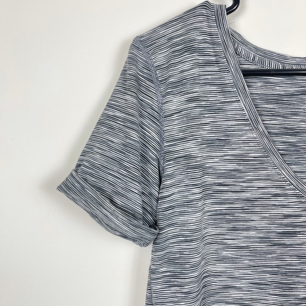 Lululemon Black & White Short Sleeve Shirt - Picture 9 of 11